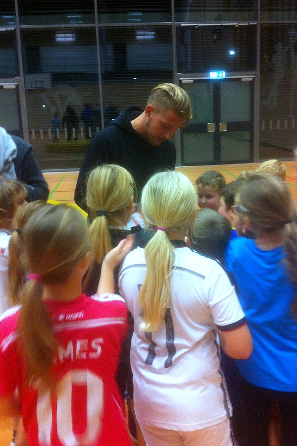 Beim Autogramme geben