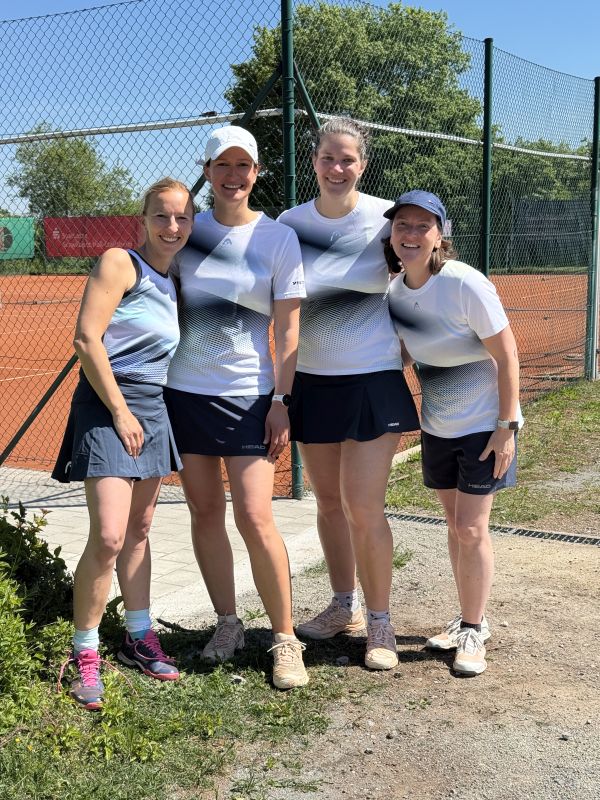 Damen 30 siegen im ersten Spiel