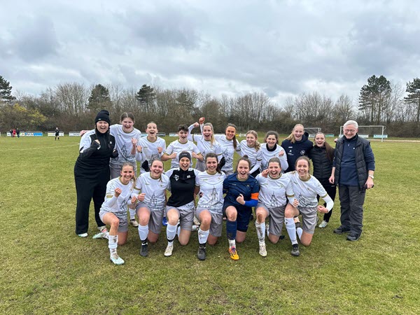 Damen gewinnen gegen Rieden Damen gewinnen gegen Rieden